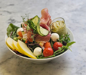 Sallad med prosciutto & mozzarella