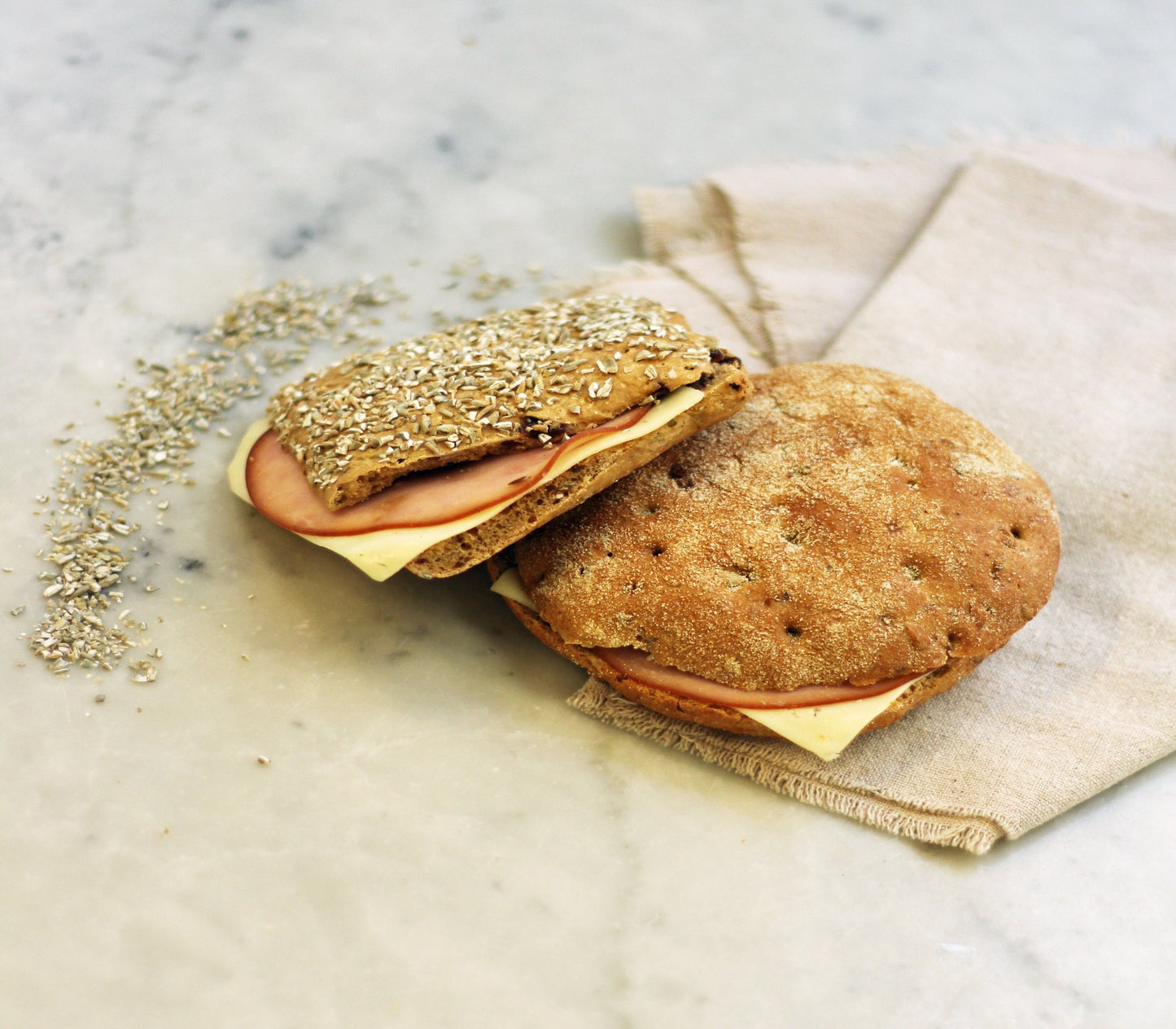 Ost- och skinkfralla